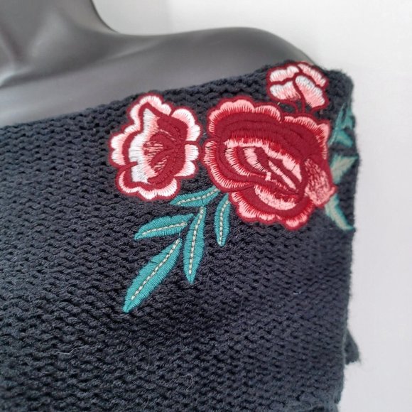 CLOUD CHASER Juniors Sz S Off-the-Shoulder Embroidered Floral Sweater Jet Black - Picture 6 of 16